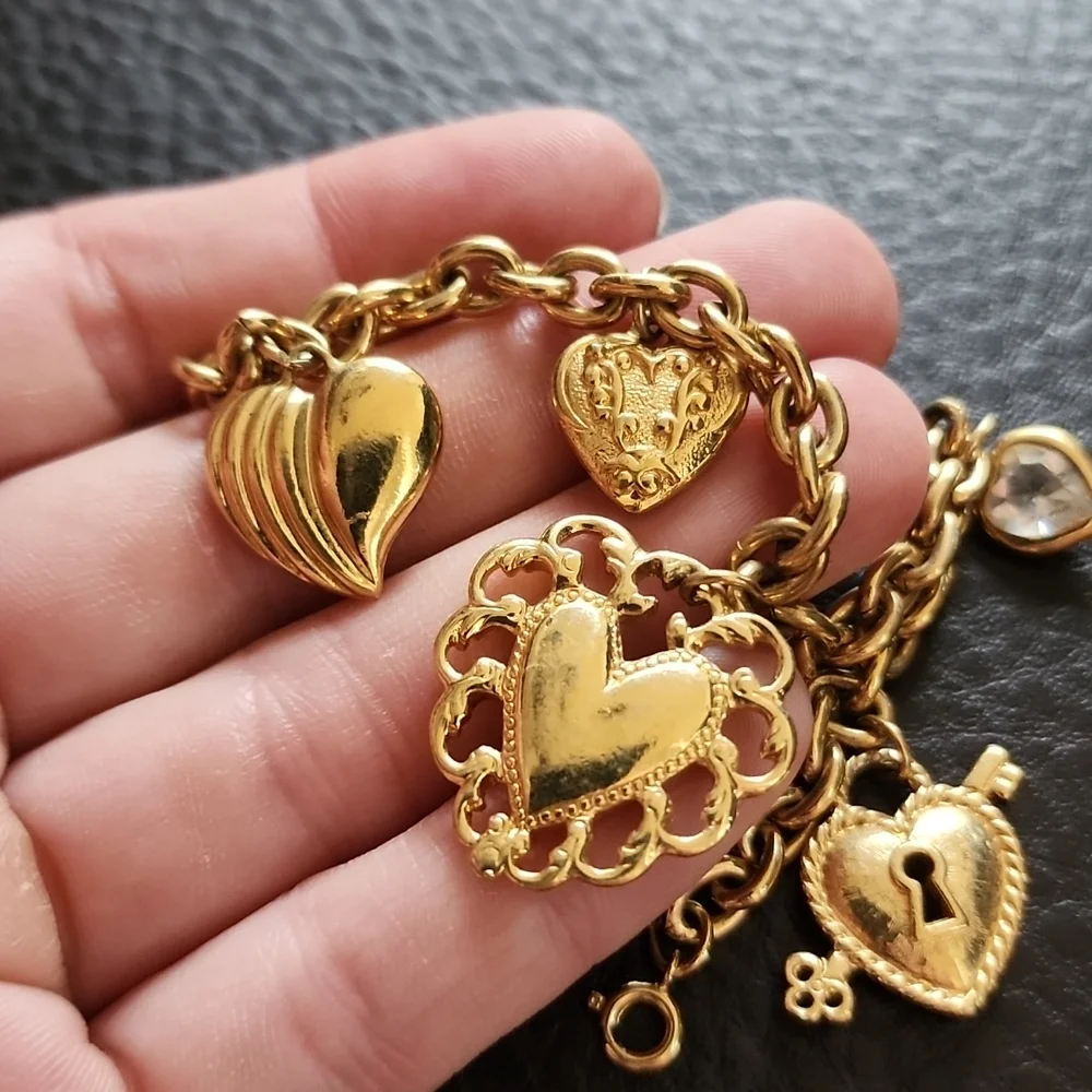 Avon charm bracelet - Picture 4 of 7